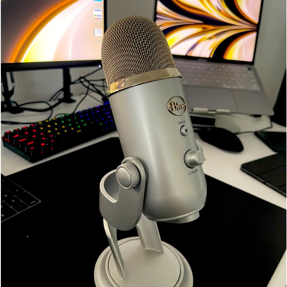 Blue Yeti USB Microphone for PC/Mac, Podcast, Gaming. Streaming.